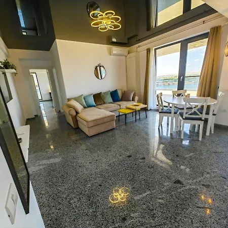 Spectacular Penthouse By The In Mamaia Nord