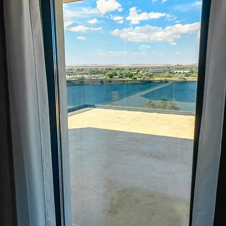 アパート Spectacular Penthouse By The In Mamaia Nord ナボダリ