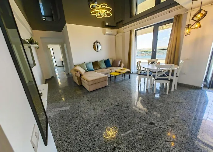 Spectacular Penthouse By The In Mamaia Nord