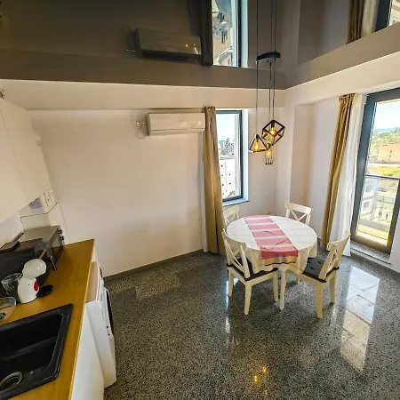 Spectacular Penthouse By The In Mamaia Nord Apartman
